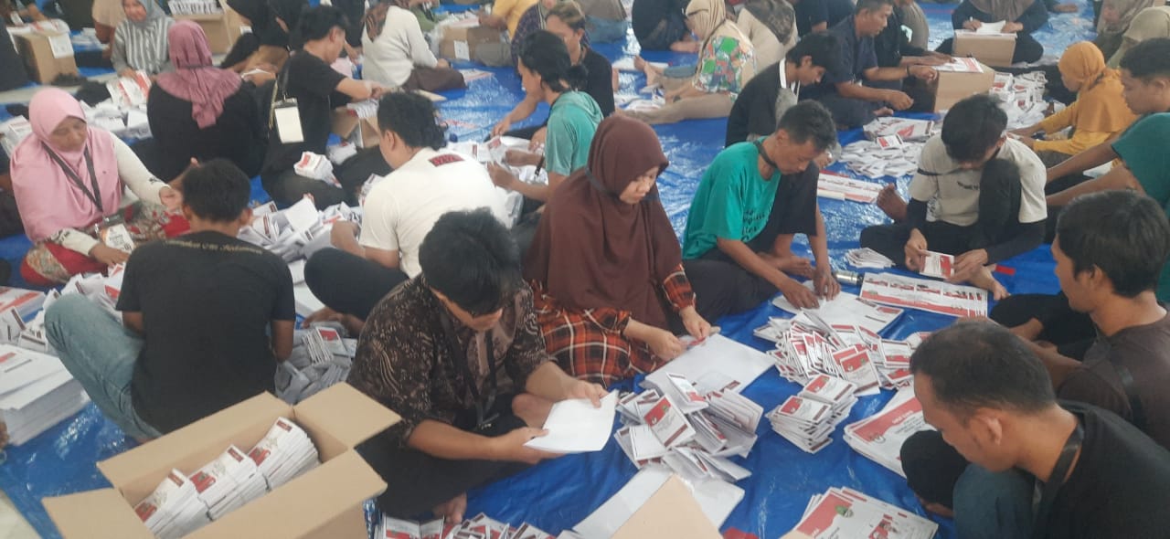 Bawaslu Temukan Ratusan Surat Suara Rusak Saat Sorlip