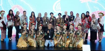 Tak Hanya Presiden Jokowi, 6 Desainer Kondang Juga Terpikat Batik Tulis Complongan