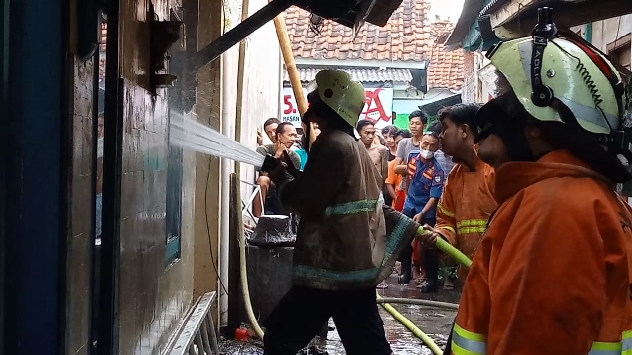 Kebakaran Rumah di Cirebon, 5 Unit Damkar Diterjunkan