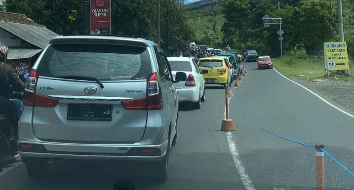 Macet di Lembang, Kendaraan Tersendat dari Arah Subang