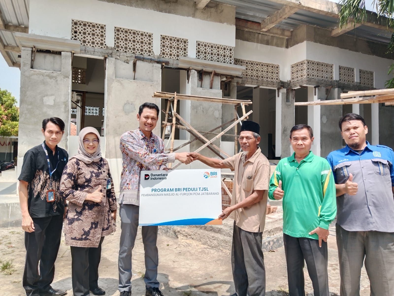 BRI Cabang Jatibarang Serahkan Program TJSL untuk Pembangunan Masjid Al-Furqon Jatibarang