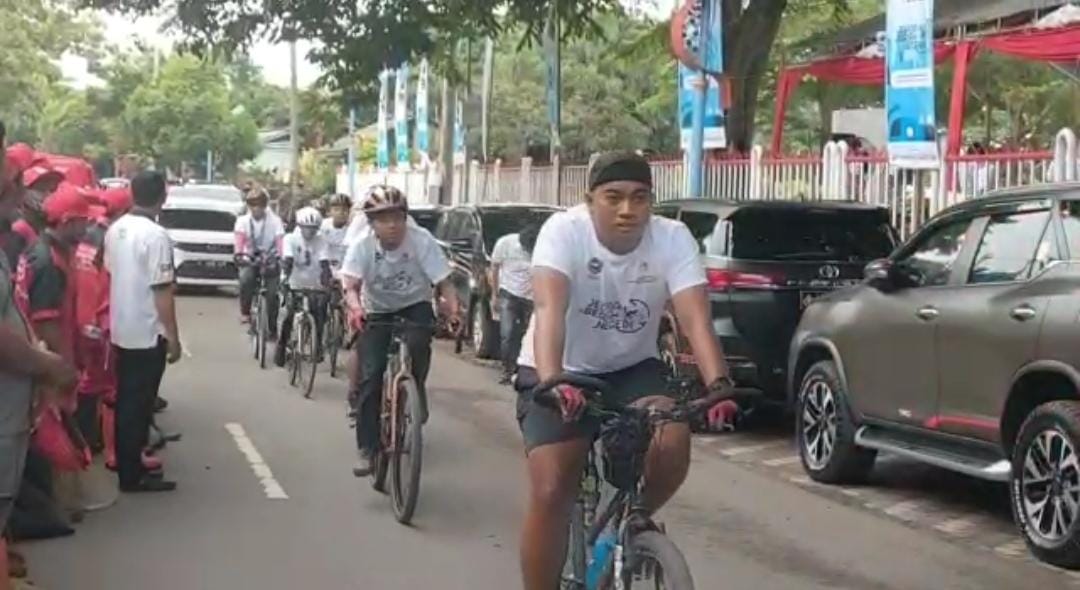 Ajak Peduli Sampah, Tim Sepeda Jelajah Bersih Negeri HPSN 2023 Singgah di Indramayu