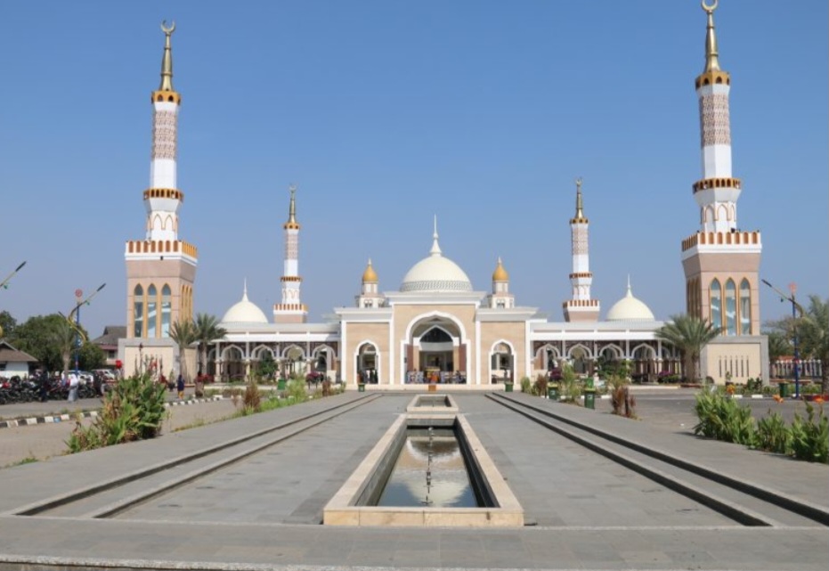 5 Rekomendasi Wisata Religi Indramayu yang Patut Dikunjungi, Mulai dari Masjid Sampai Ziarah Makam