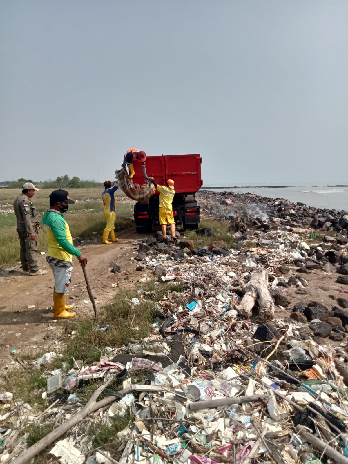 Gerakan Bersih-Bersih Sampah Pantai, Ajak Masyarakat Jaga Kebersihan Kawasan Pesisir