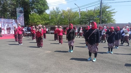 Semarak Lomba Senam Kemerdekaan Pakai Kebaya