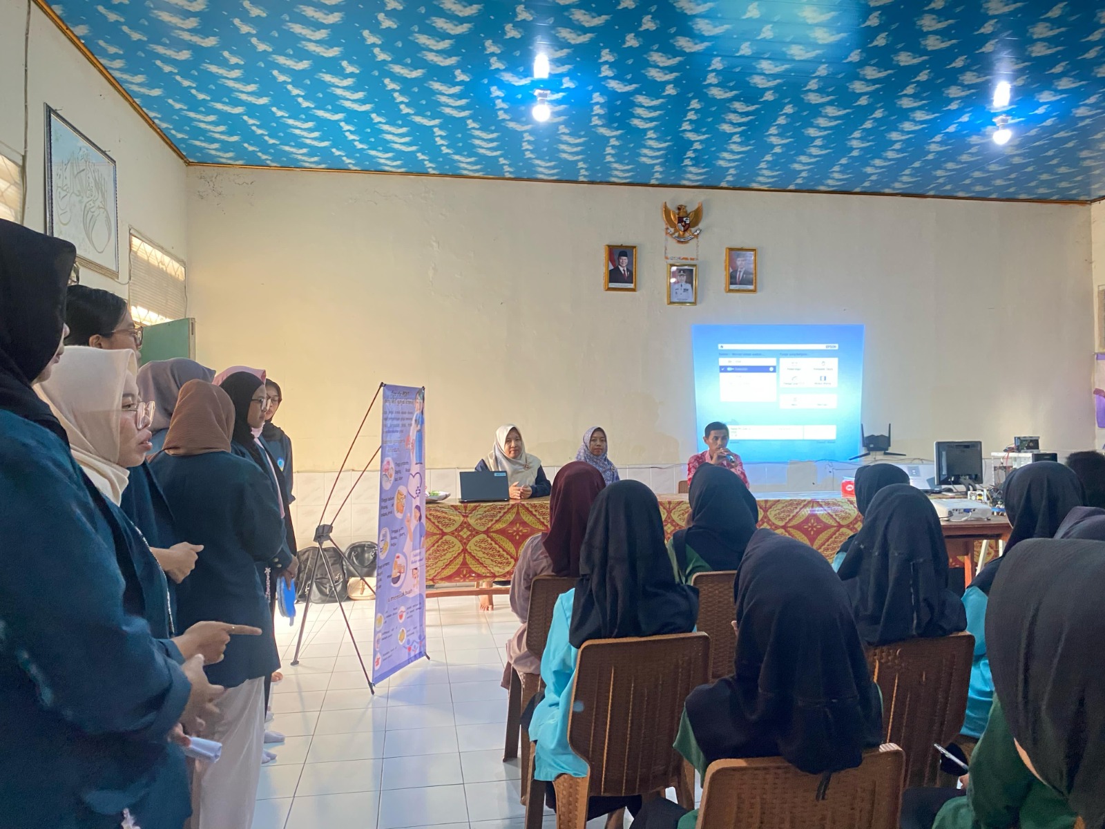 Lewat Program CERDIK, Dosen Polindra Pandu Siswa SMP Nurul Halim Belajar  Cegah Gagal Ginjal Kronis