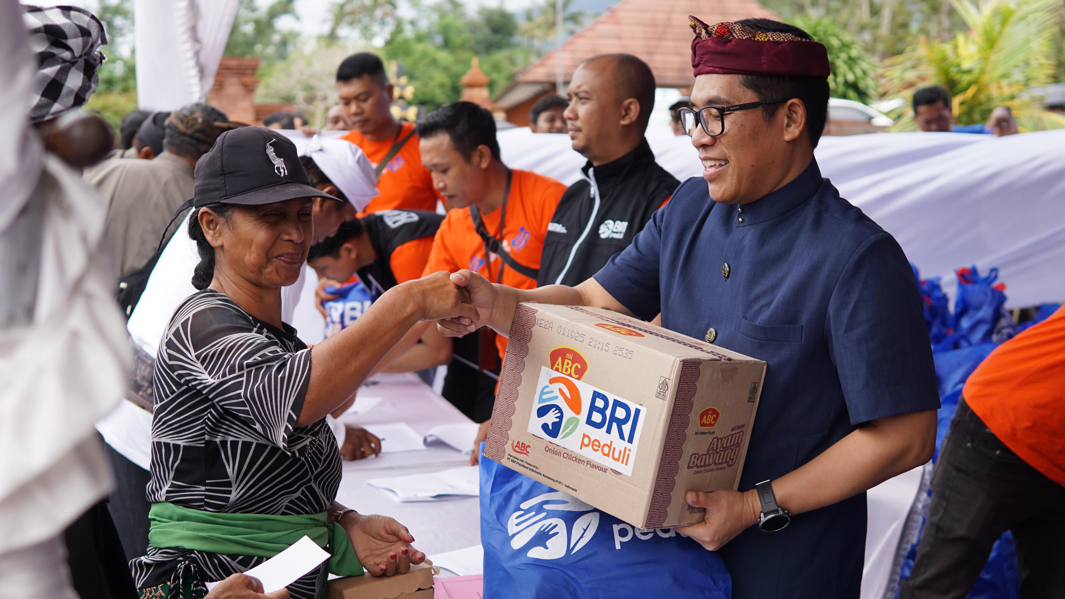 Peringati Hari Raya Nyepi, BRI Peduli Salurkan Bantuan Sembako Hingga Renovasi Pura
