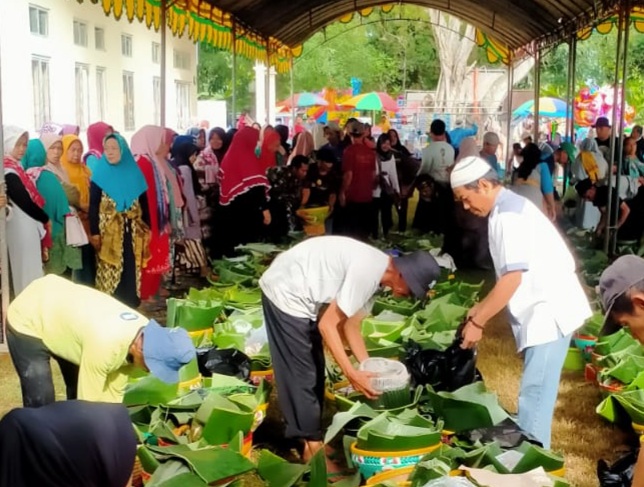 Ribuan Nasi Tumpeng Hiasi Acara Sedekah Bumi 