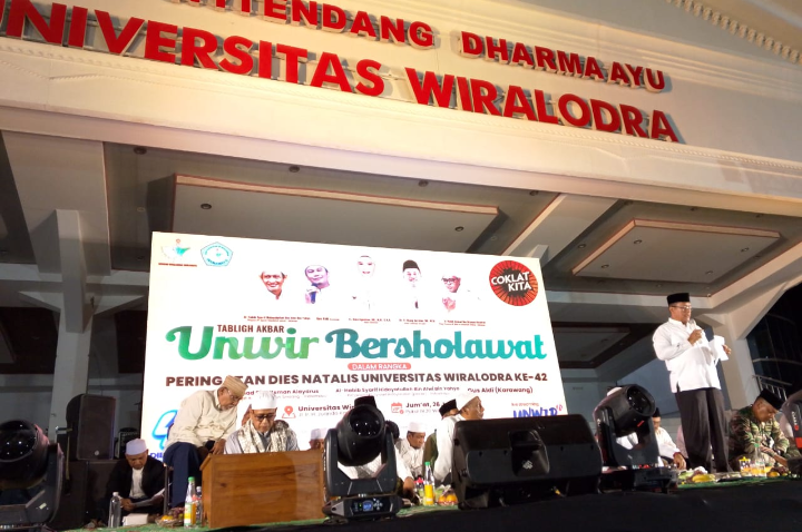 Kemeriahan Unwir Bersholawat, Mahasiswa dan Masyarakat Padati Halaman Kampus