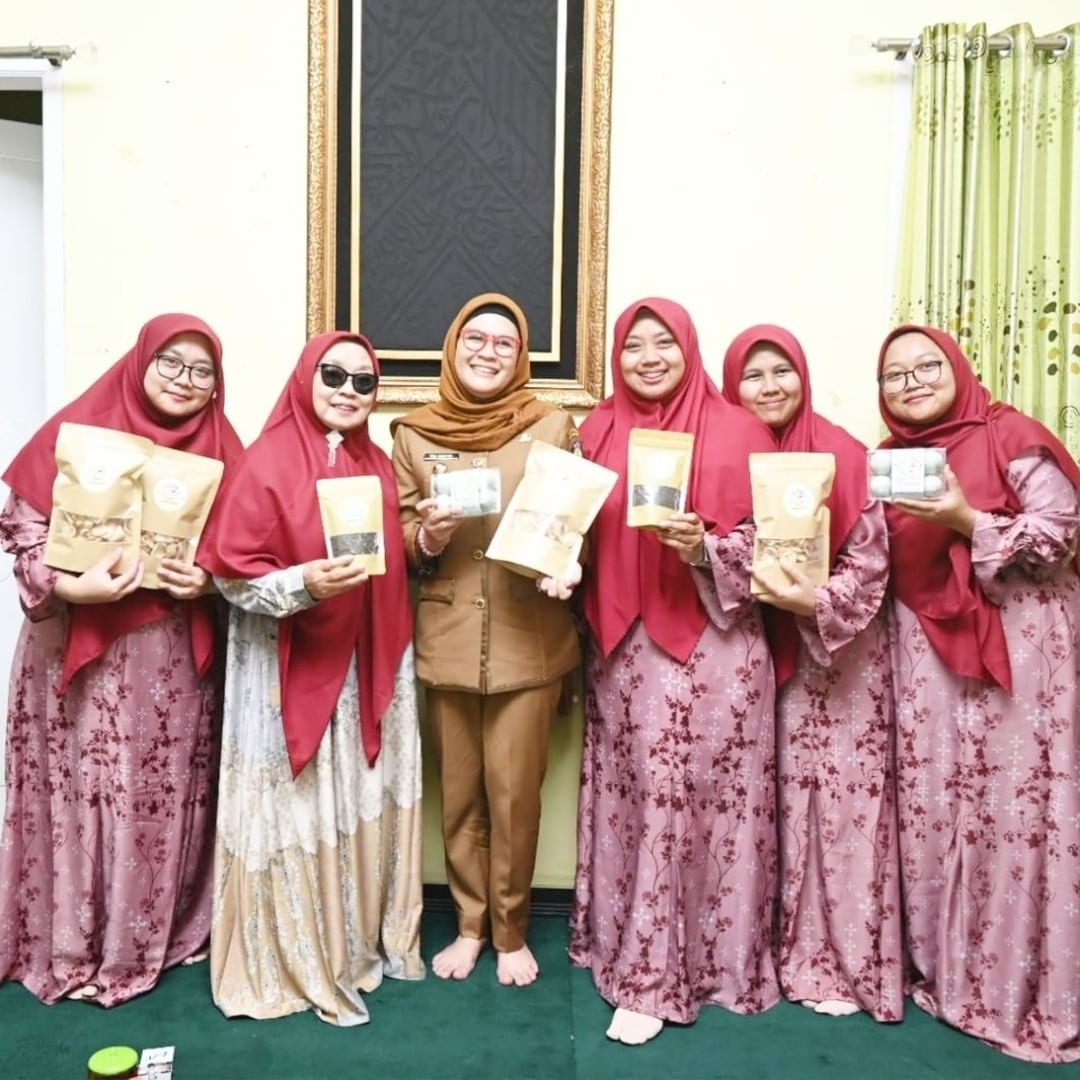 Bupati Nina Apresisasi Produk Olahan Pesantren