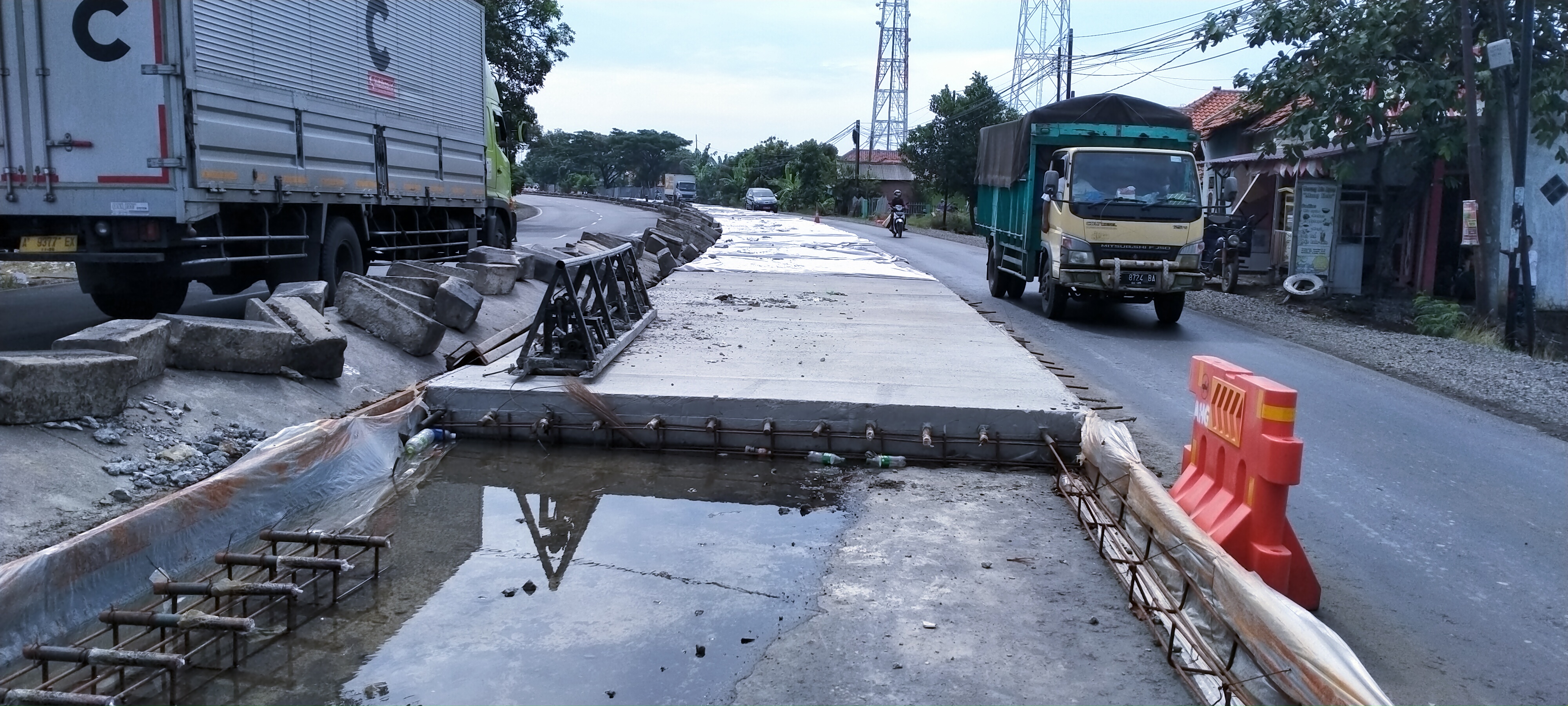 Imbas Adanya Pengecoran Jalan Pantura Rawan Macet