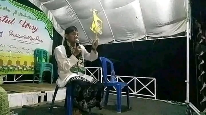 Mengenal Agung Budiman, Da'i Muda Indramayu yang Berdakwah Lewat Wayang Kulit 