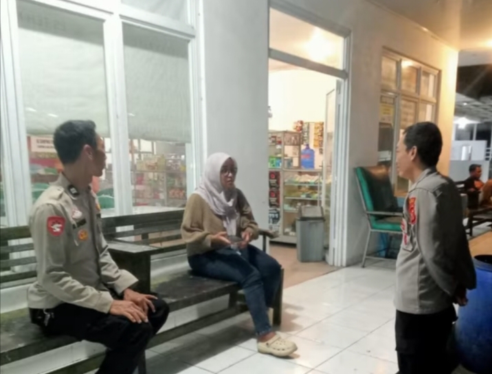 Kehabisan Uang di SPBU, Warga Jogjakarta Hubungi 110, Polisi Indramayu Bergerak Cepat
