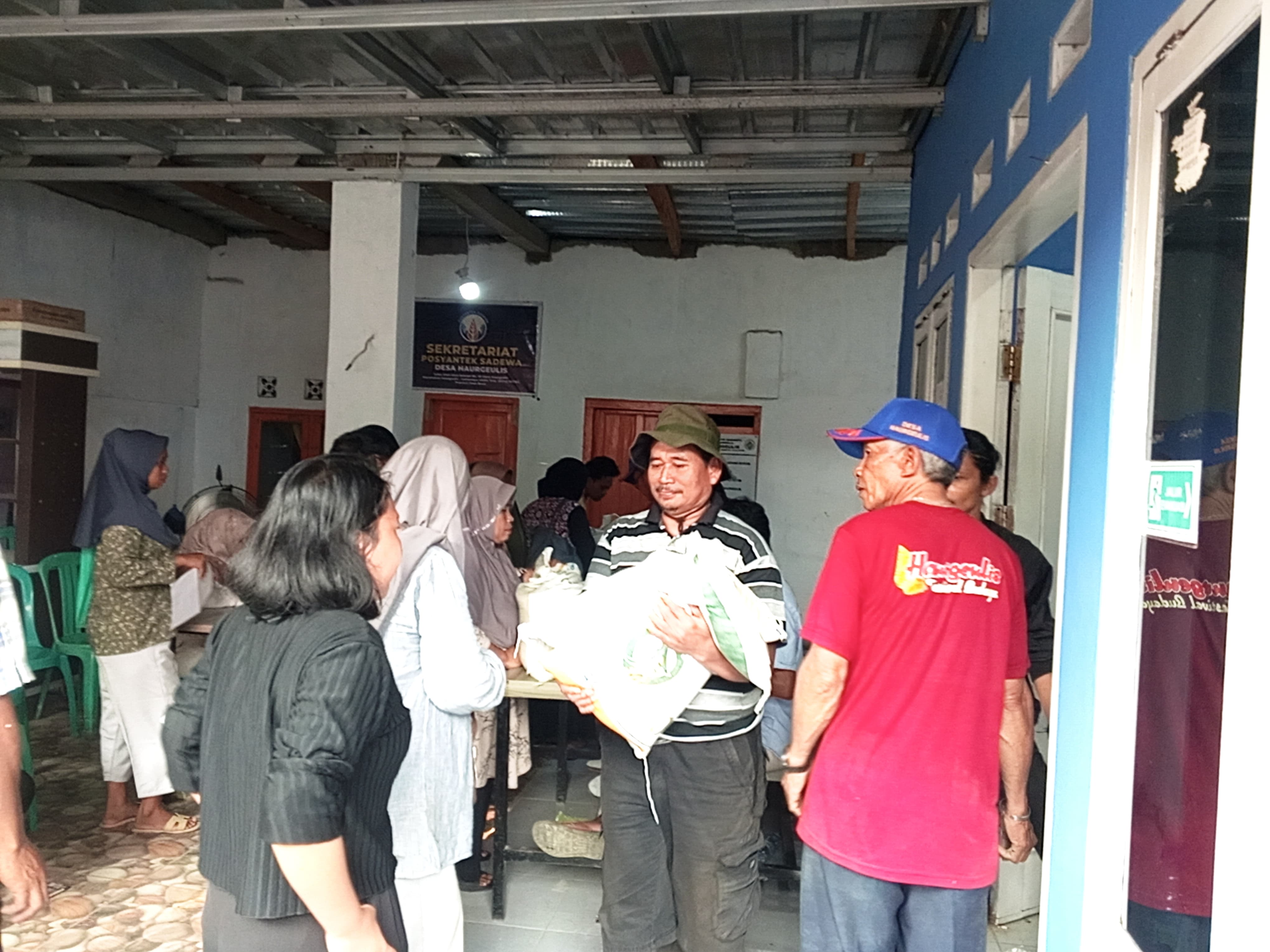 Warga Haurgeulis Dapat Bansos, Komitmen Pemerintah Pusat Wujudkan Ketahanan Pangan