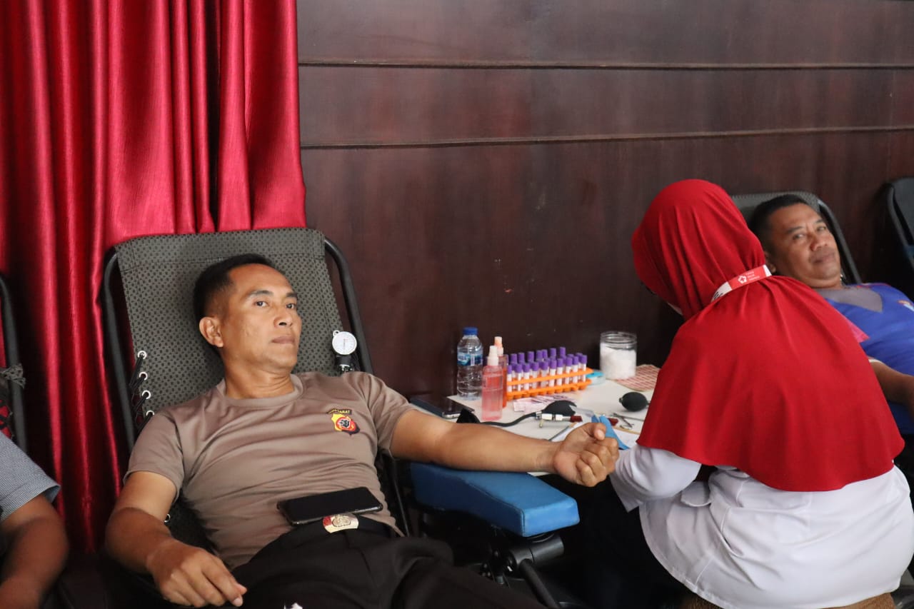 Ratusan Anggota Polres Indramayu Donor Darah Sambut HUT Ke-77 Bhayangkara