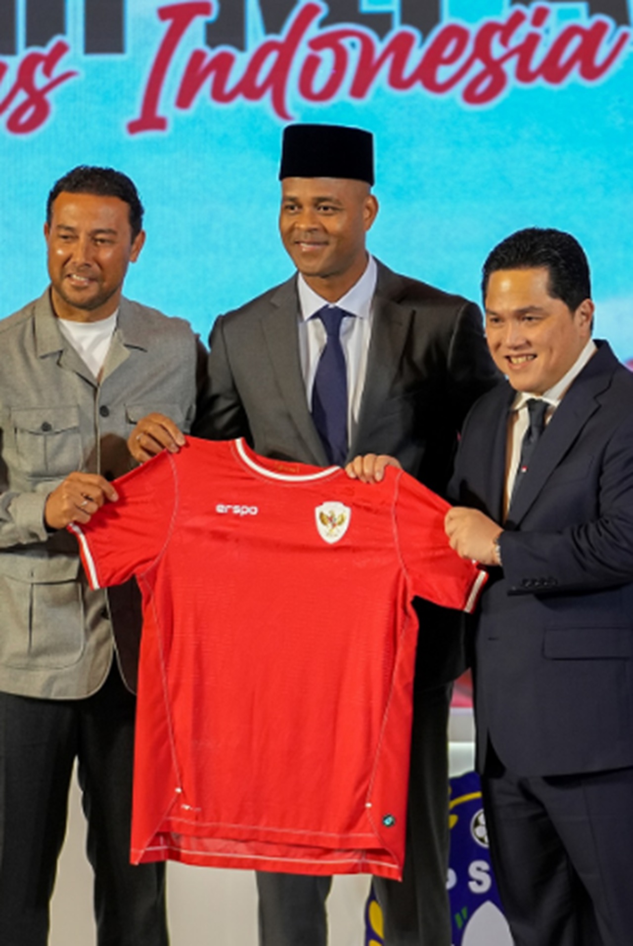 Tak Ada Keraguan! Denny Landzaat Ungkapkan Alasannya Sedia Bergabung Dengan Timnas Indonesia!
