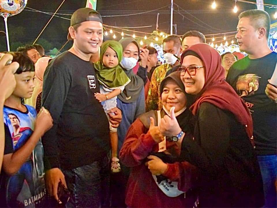 Bupati Indramayu Nina  Kunjungi Pasar Malam