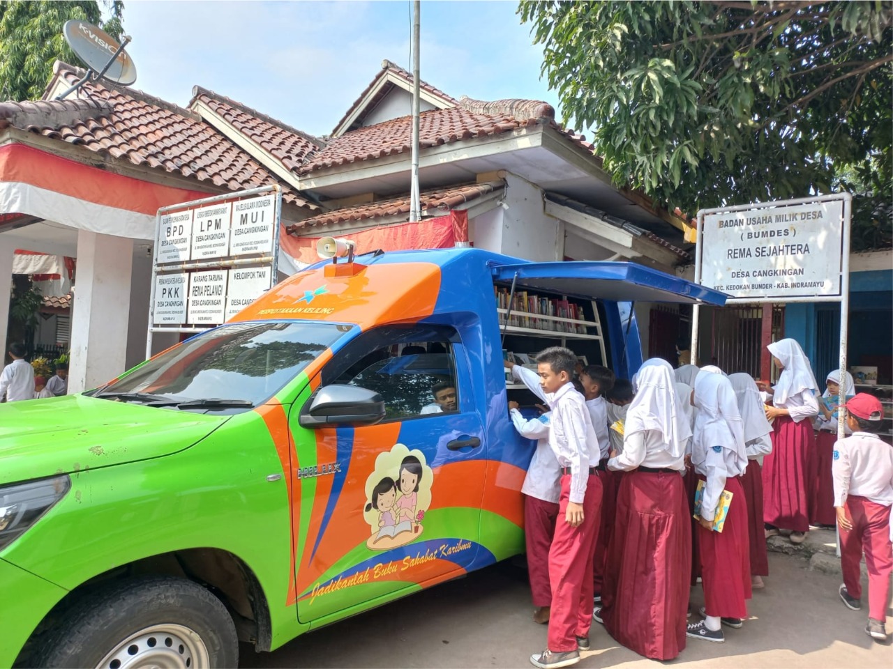 Tingkatkan Minat Baca Masyarakat Melalui Safari Literasi. Ini yang Dilakukan DPA Bersama Kejari Indramayu