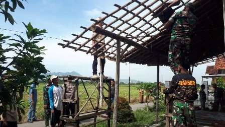 12 Rumah Rusak Disapu Angin 