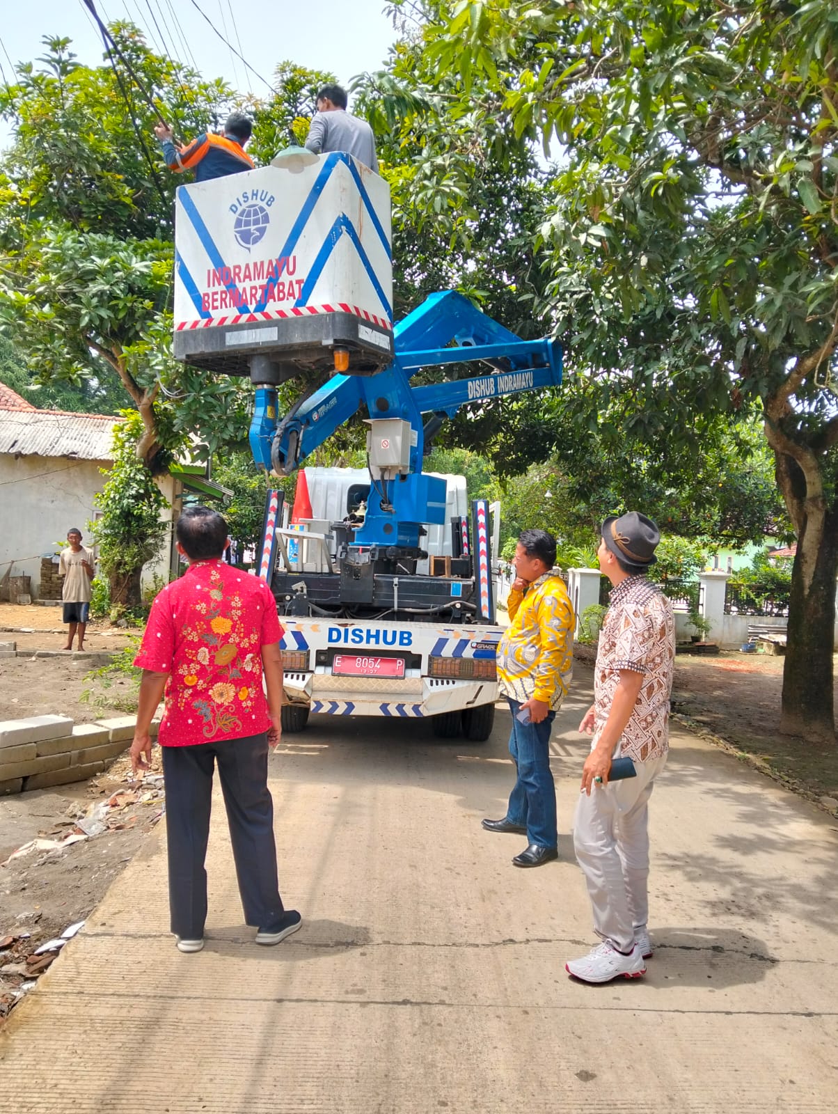 Terima Aduan PJU tidak Nyala, Pemcam Sukagumiwang Gercep Lakukan Perbaikan