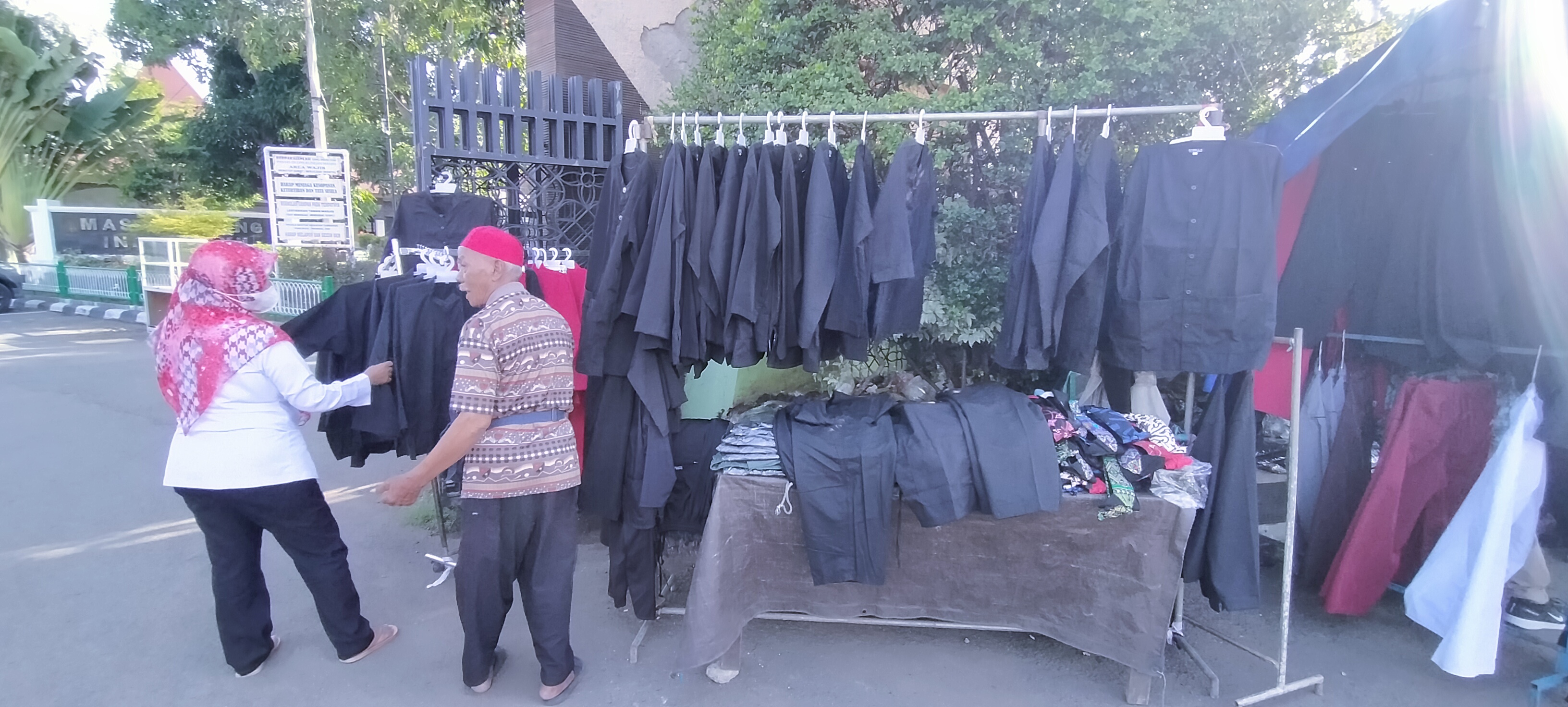 Lagi Trend, Penjual Baju Komboran Menjamur