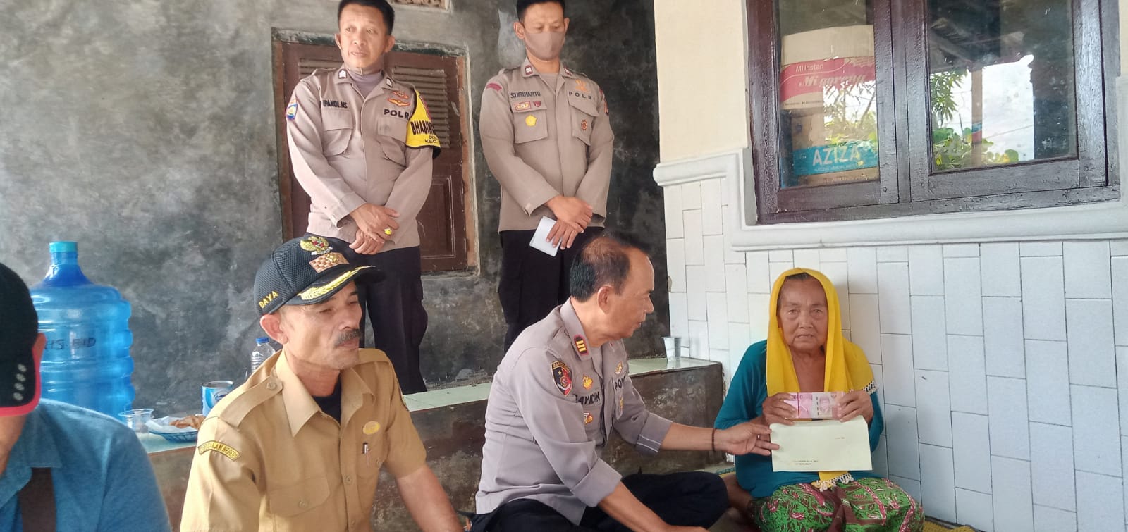 Kapolres Indramayu Bantu Keluarga Almarhumah Penderita Sakit Menahun. 