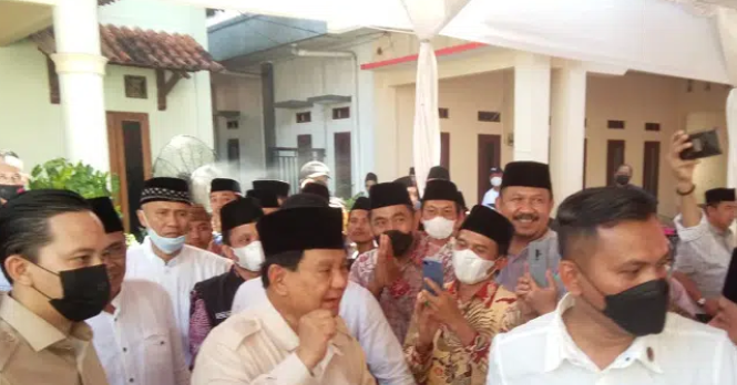 Kunjungan Prabowo ke Buntet Pesantren Diterima KH Adib Rofiuddin Izza 