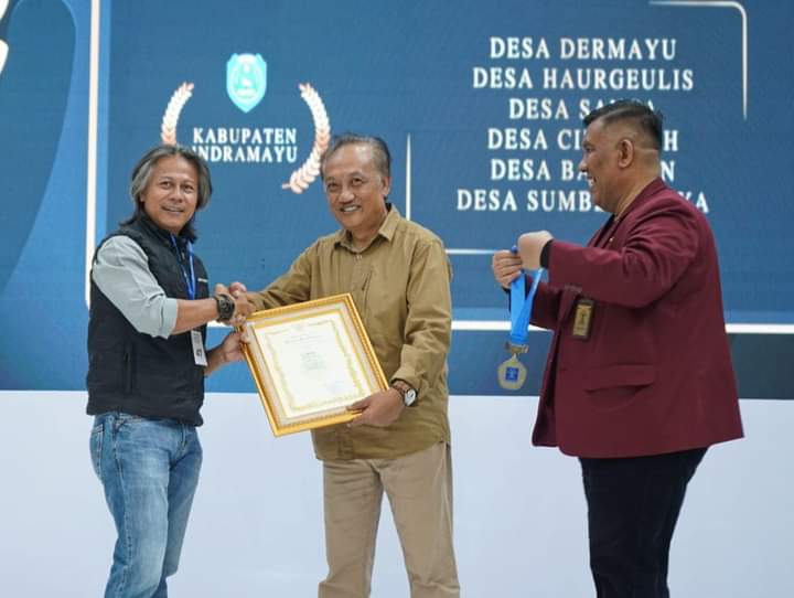 Bupati Indramayu Bersama 3 Camat dan 7 Kuwu Raih Penghargaan Kemenkumham 