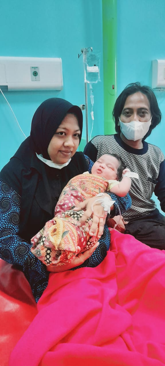 Seorang Ibu di Tegal Melahirkan Bayi Berat 5.1 Kg Secara Normal