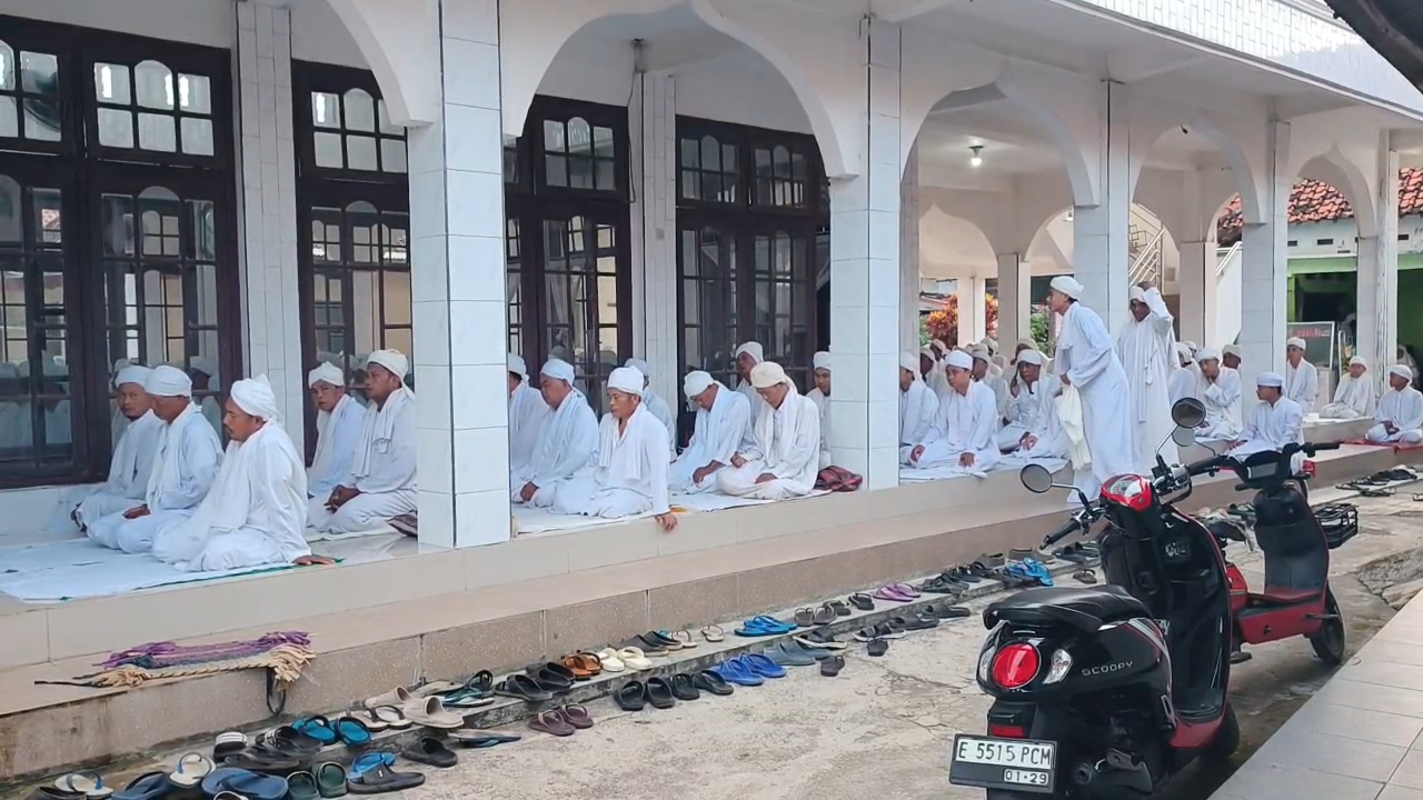 Ratusan Jemaah Asy-Syahadatain di Indramayu Rayakan Idulfitri Hari Ini 