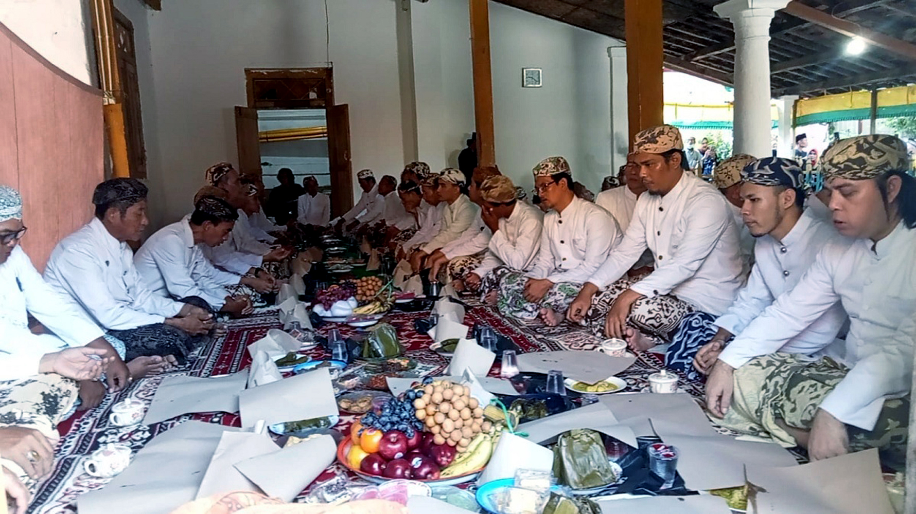 Tradisi Grebeg Syawal di Keraton Kanoman Cirebon, Ziarah Kubur dan Silaturahmi Pasca Puasa Sunnah 