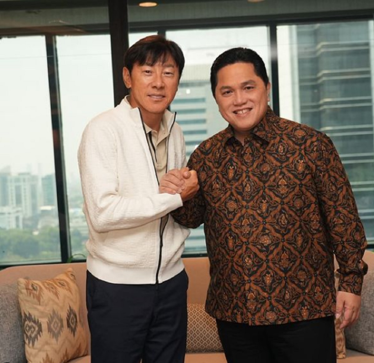 Erick Thohir Berikan Pujian Kepada Shin Tae-yong Atas Kontribusinya Selama Melatih Timnas Senior