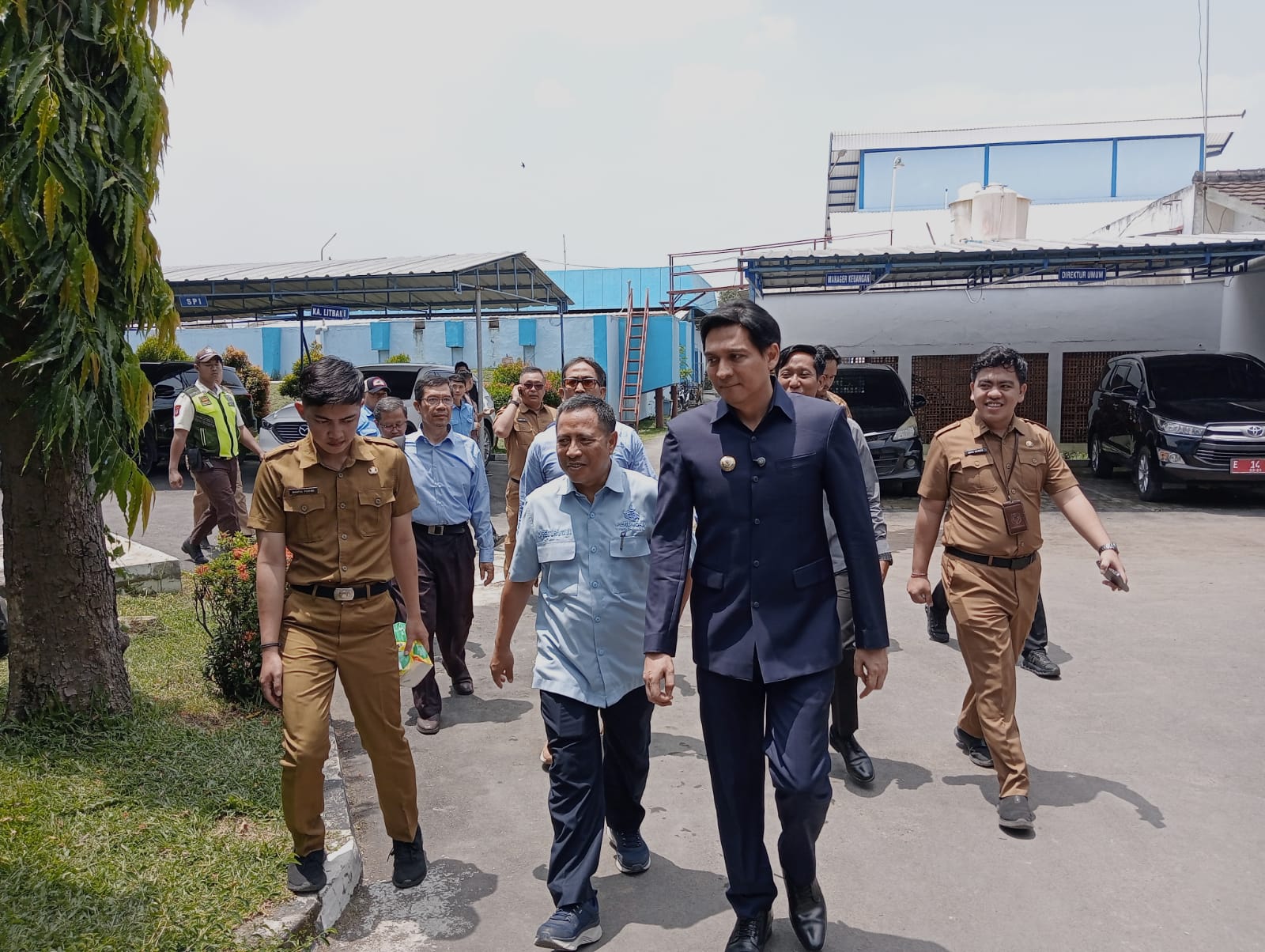 Wajah Bupati Lucky Geram, Sidak Perumdam Tirta Darma Ayu, Tegaskan Evaluasi Total Pelayanan Air Bersih