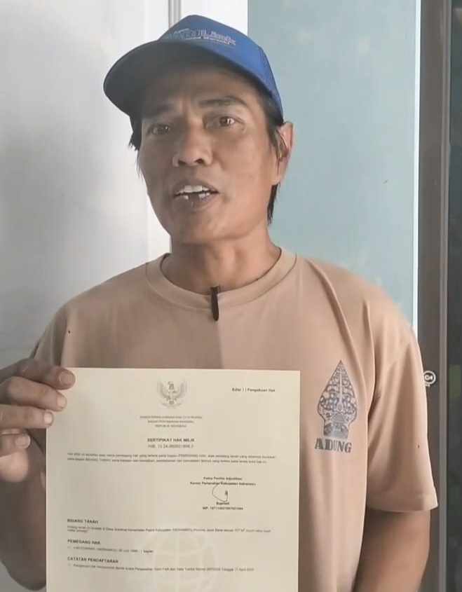 Warga Desa Sukahaji Antusias Terima Sertifikat Tanah Secara Gratis dari BPN Indramayu Lewat Program PTSL