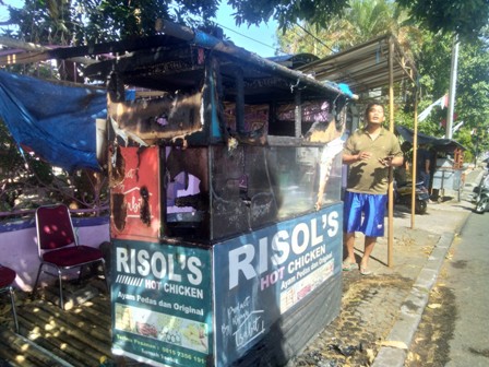 Gara-gara Selang Gas Bocor, Gerobak Penjual Risol Terbakar 