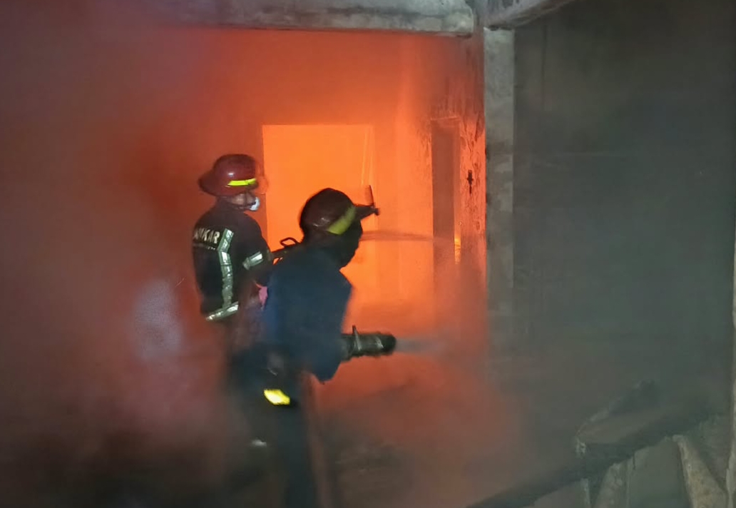Dua Kebakaran Landa Indramayu dalam Semalam, Rumah dan Warung Makan Terdampak