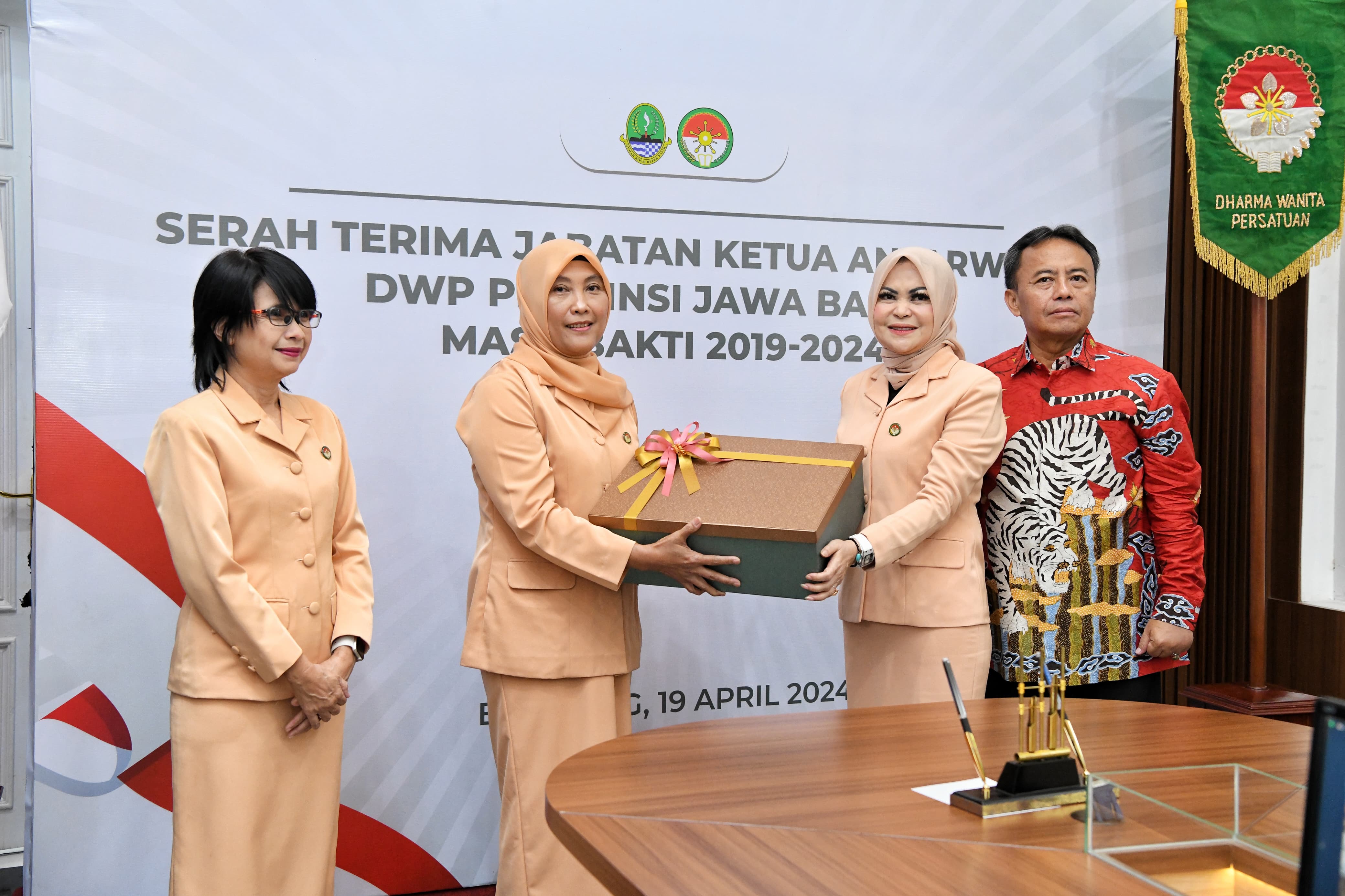 Sekda Jabar Herman Suryatman Hadiri Acara Serah Jabatan Ketua Antarwaktu DWP Jabar