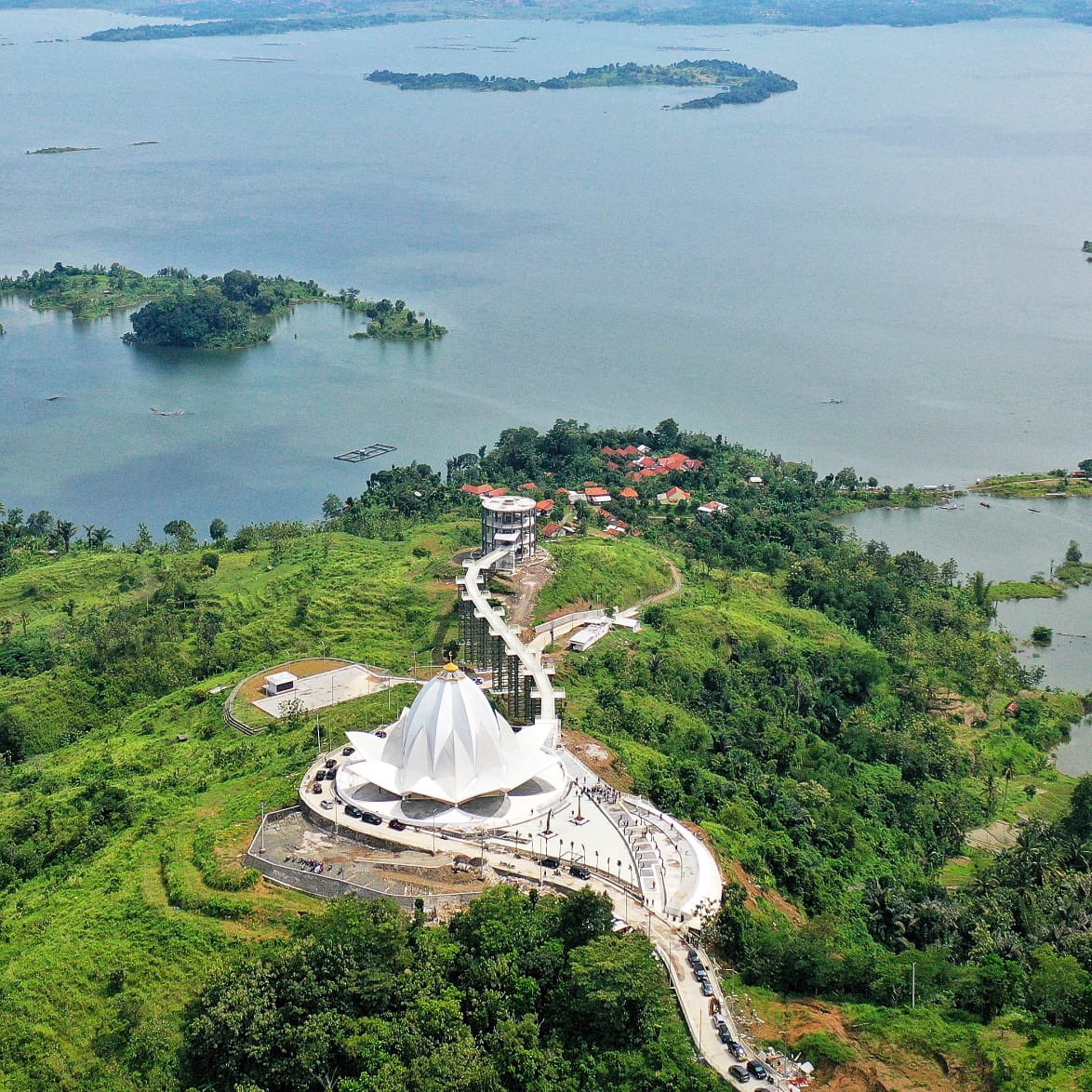 Daya Tarik Menara Kujang Sepasang, Pembangunan Destinasi Wisata Baru Jawa Barat