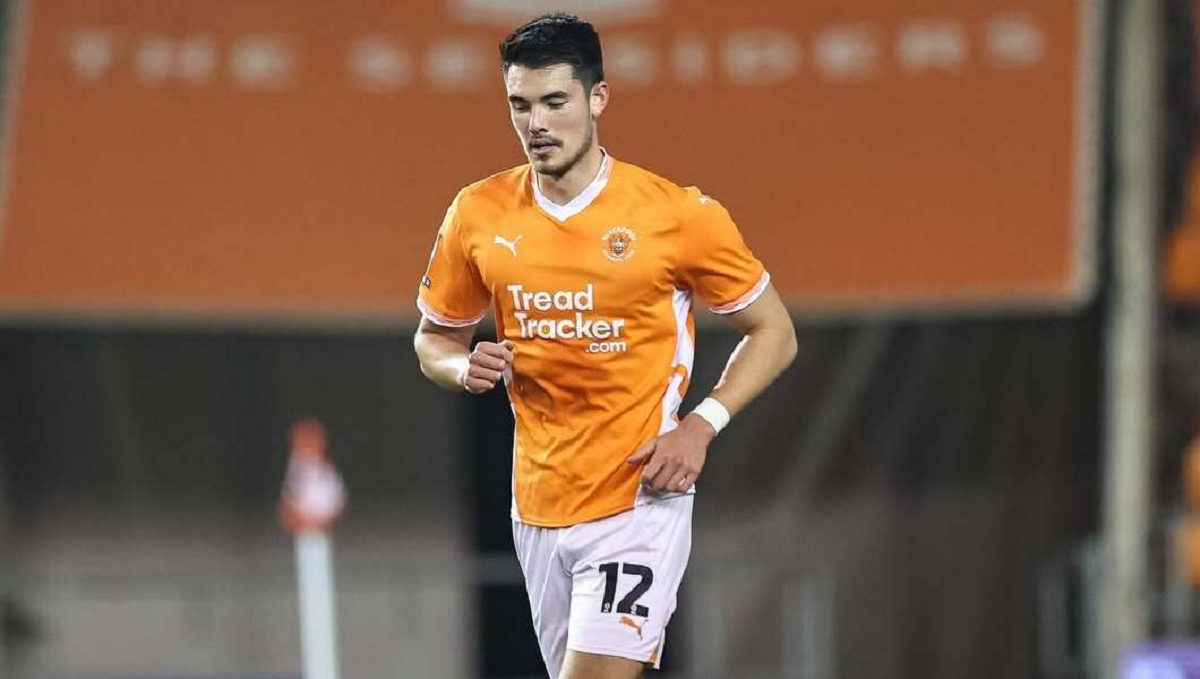 Elkan Baggott Pulih dari Cedera: Siap Kembali Perkuat Blackpool FC di Periode Natal dan Tahun Baru