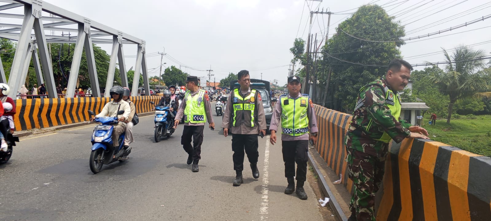Petugas Gabungan Masifkan Patroli di Jembatan Sewo