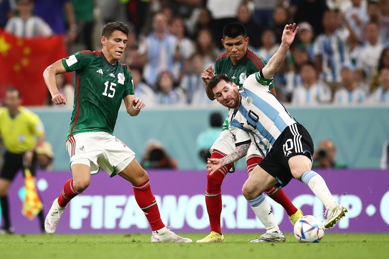 Mantap! Argentina Kalahkan Meksiko 2-0, Messi Bubukan Nama di Papan Skor