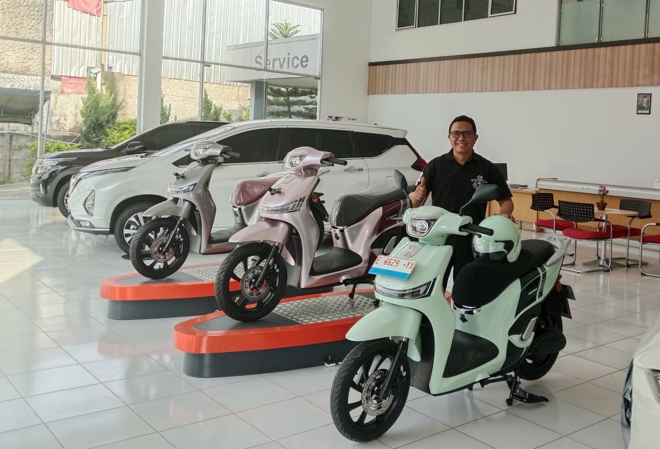 Indomobil Plaza Indramayu Hadirkan Motor Listrik Adora Bagi Masyarakat Indramayu