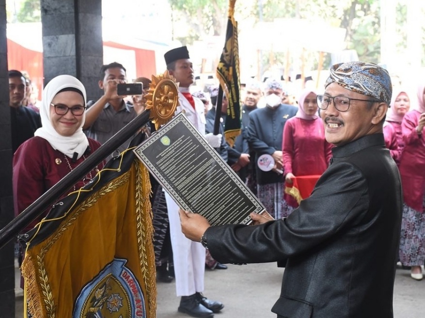 Pimpin Sidang Paripurna Hari Jadi Indramayu, Ketua DPRD Ajak Saling Bergandengan Tangan Bangun Daerah