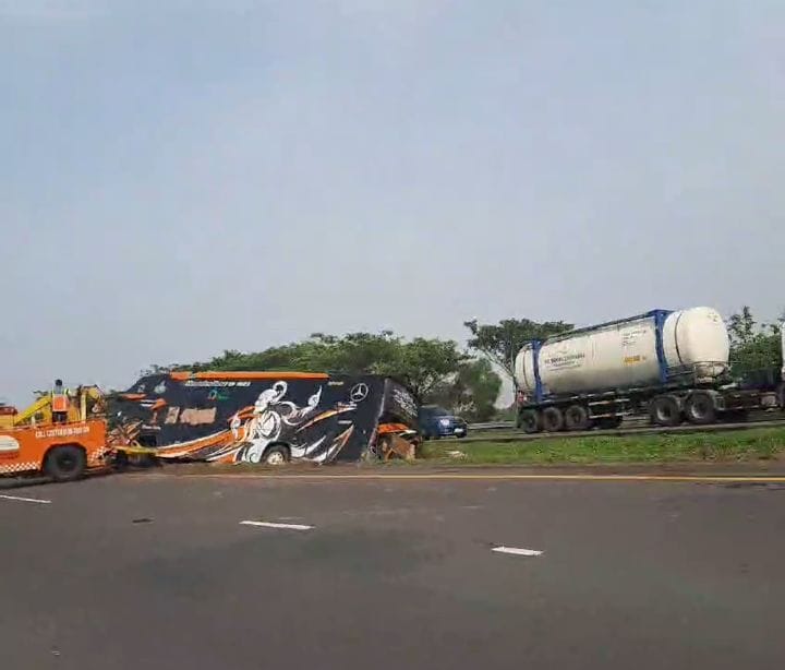 Terjadi Kecelakaan Sebuah Bus di Tol Cipali KM 175 Arah Jakarta, Diduga Tergelincir 