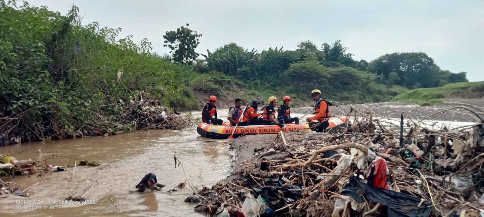 Tim SAR Gabungan Lakukan Penyelaman Cari Remaja Tenggelam di Sungai Cimanis