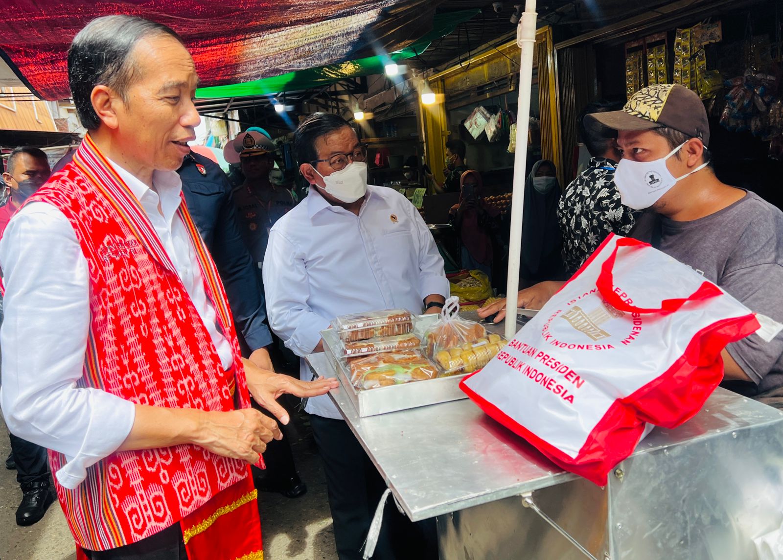 Sidak dan Cek Harga Bahan Pangan di Pasar Kemuning Pontianak