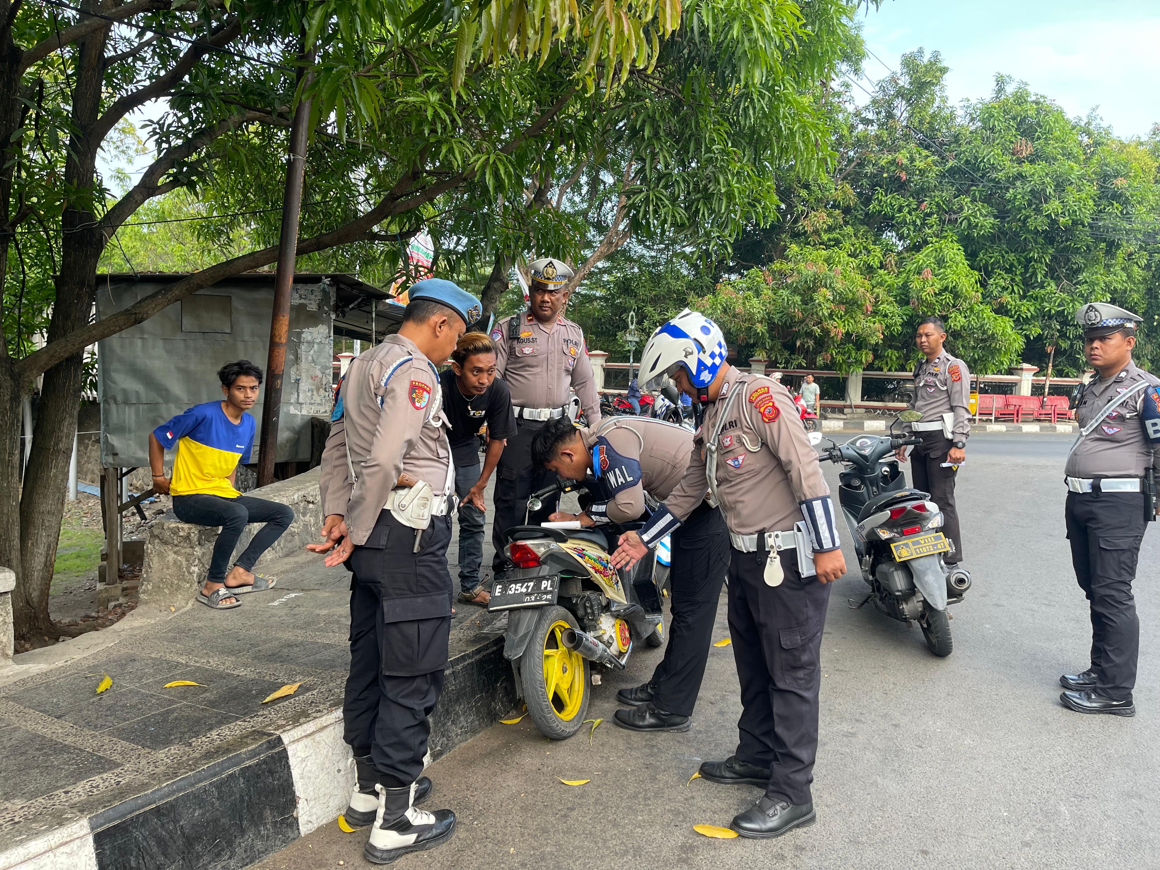 Ops Zebra Lodaya, Satlantas Polres Indramayu Tindak Pengedara Gunakan Knalpot Bising dan Melawan Arus