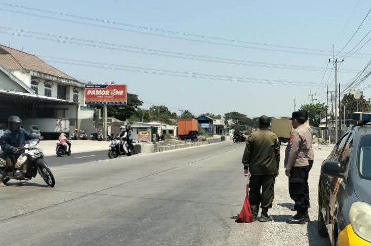 Polisi Tertibkan Jukir Liar di U-Turn Depan SPBU Patrol, Dinilai Bahayakan Pengguna Jalan