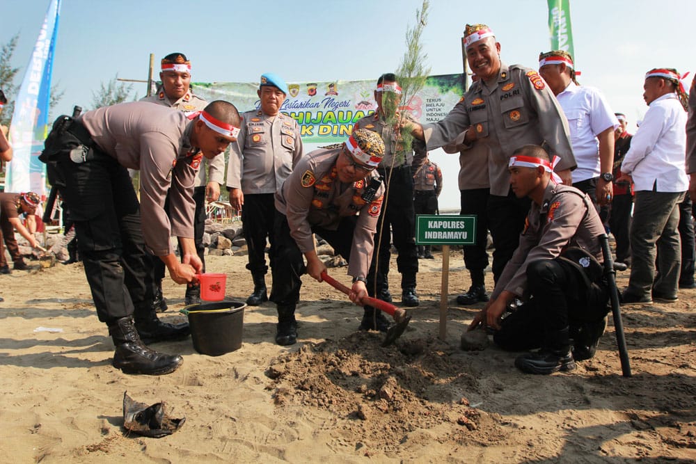 Dukung Program Polri Hijaukan Bumi, Polres Indramayu Tanam 4362 Pohon di Pantai Tirta Ayu