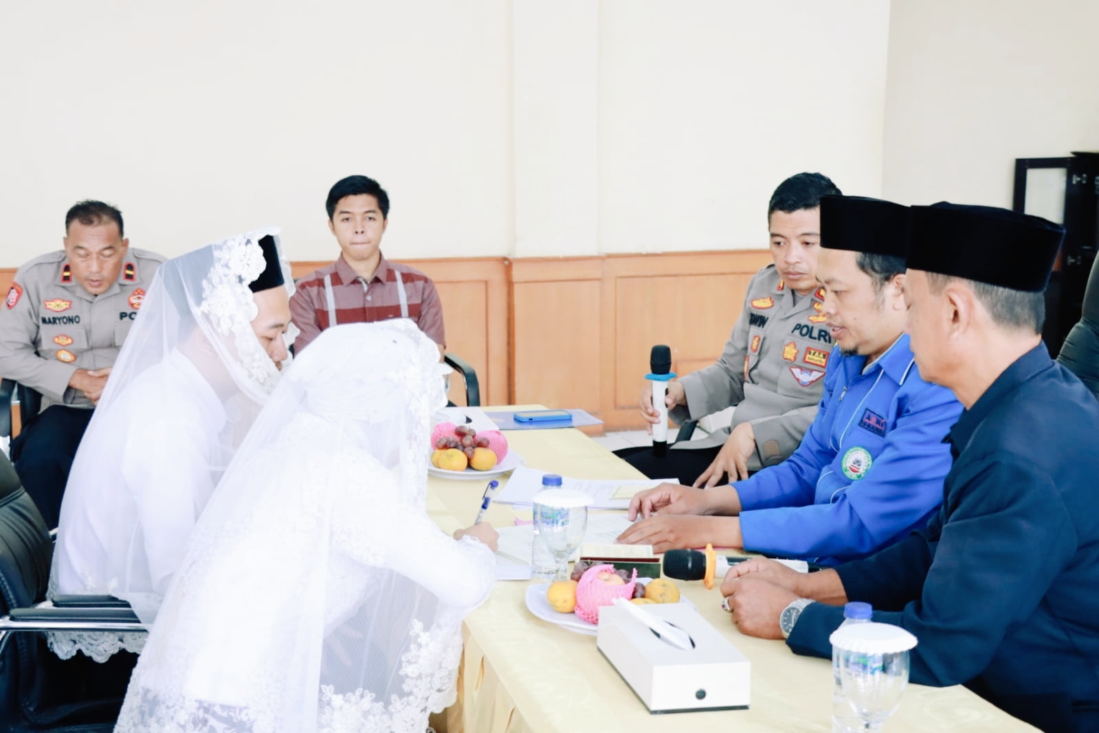 Tersangka Pembuangan Bayi Dinikahkan di Kantor Polisi, 